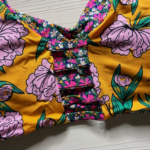 Maaji ๐ธ 4-Way Floral Bikini Top - Picture 10 of 12